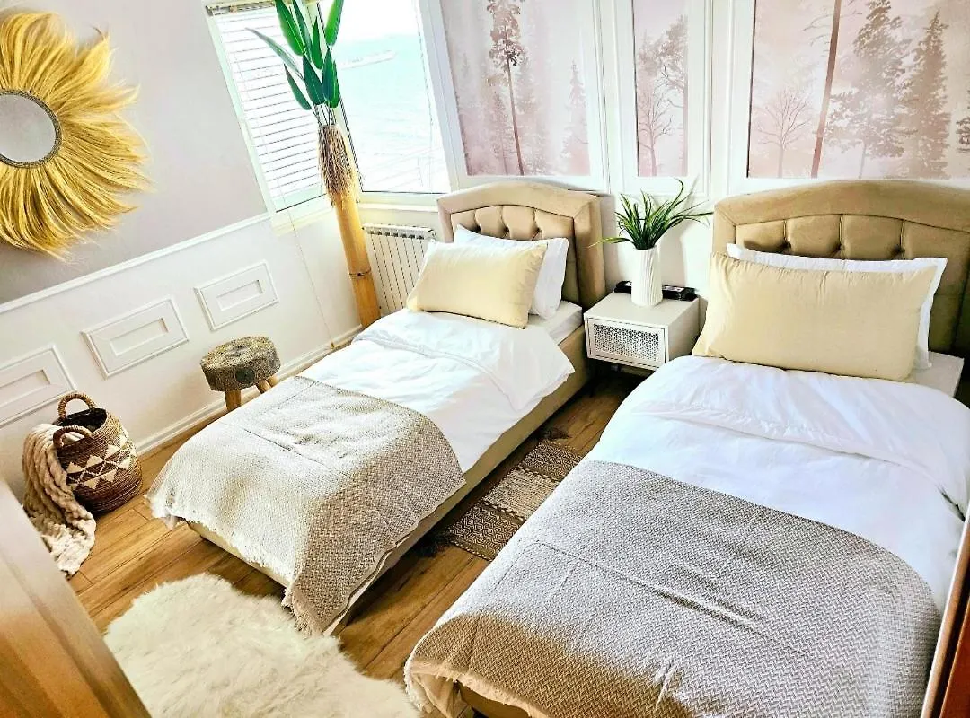 דורס Premium Beachfront Residences 0*,